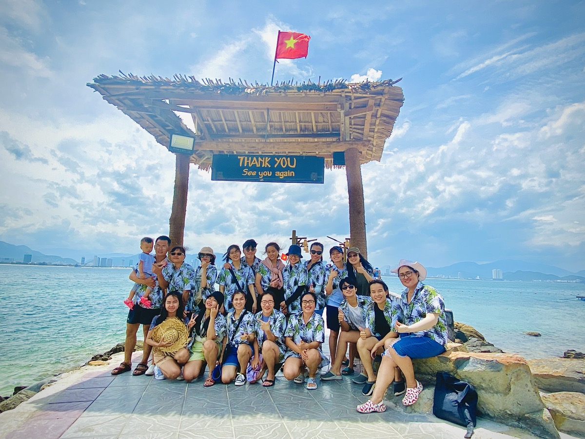 Groupe Thank You See You Again sur l'île